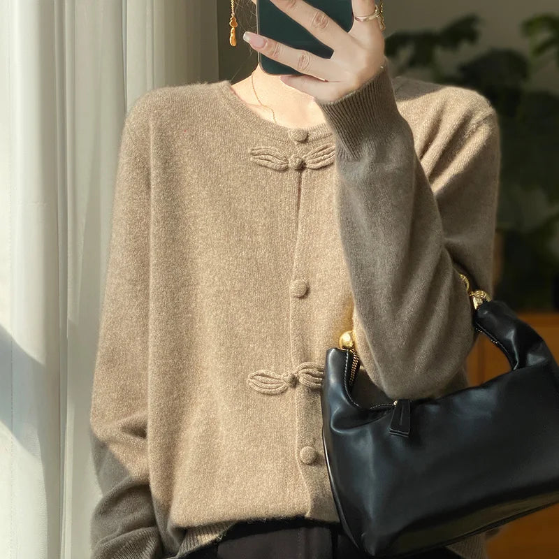 Clara | Strickjacke mit Schleifendetail