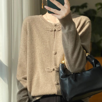 Clara | Strickjacke mit Schleifendetail