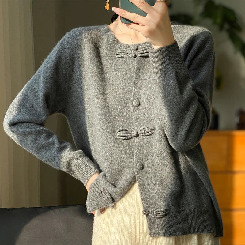 Clara | Strickjacke mit Schleifendetail