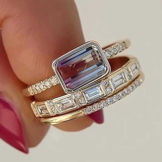 Set of rings in sparkling glass